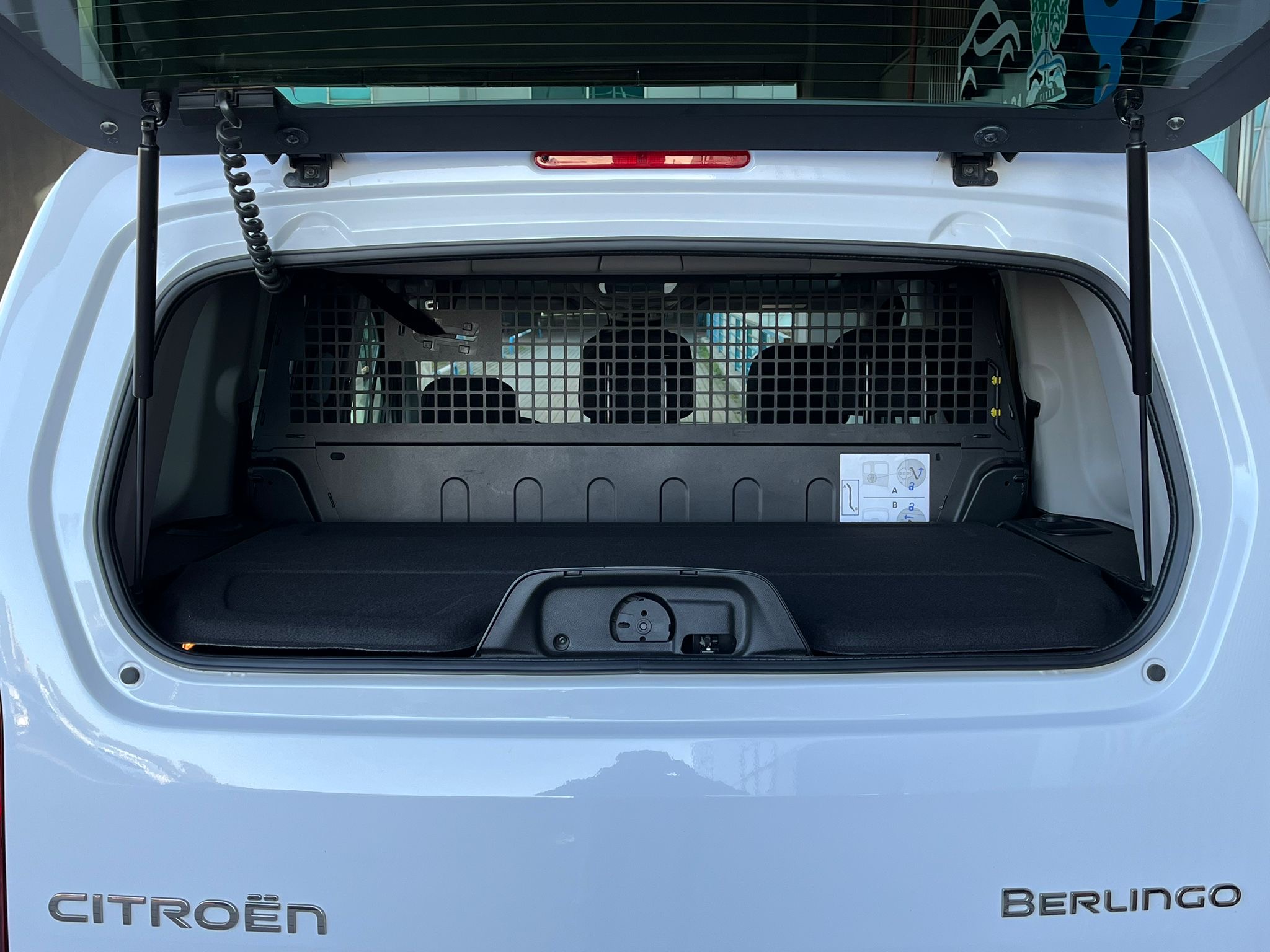 ÇINAR'DAN 2025 MODEL BERLİNGO MAX CAM TAVAN HATASIZ %20 KDV'Lİ